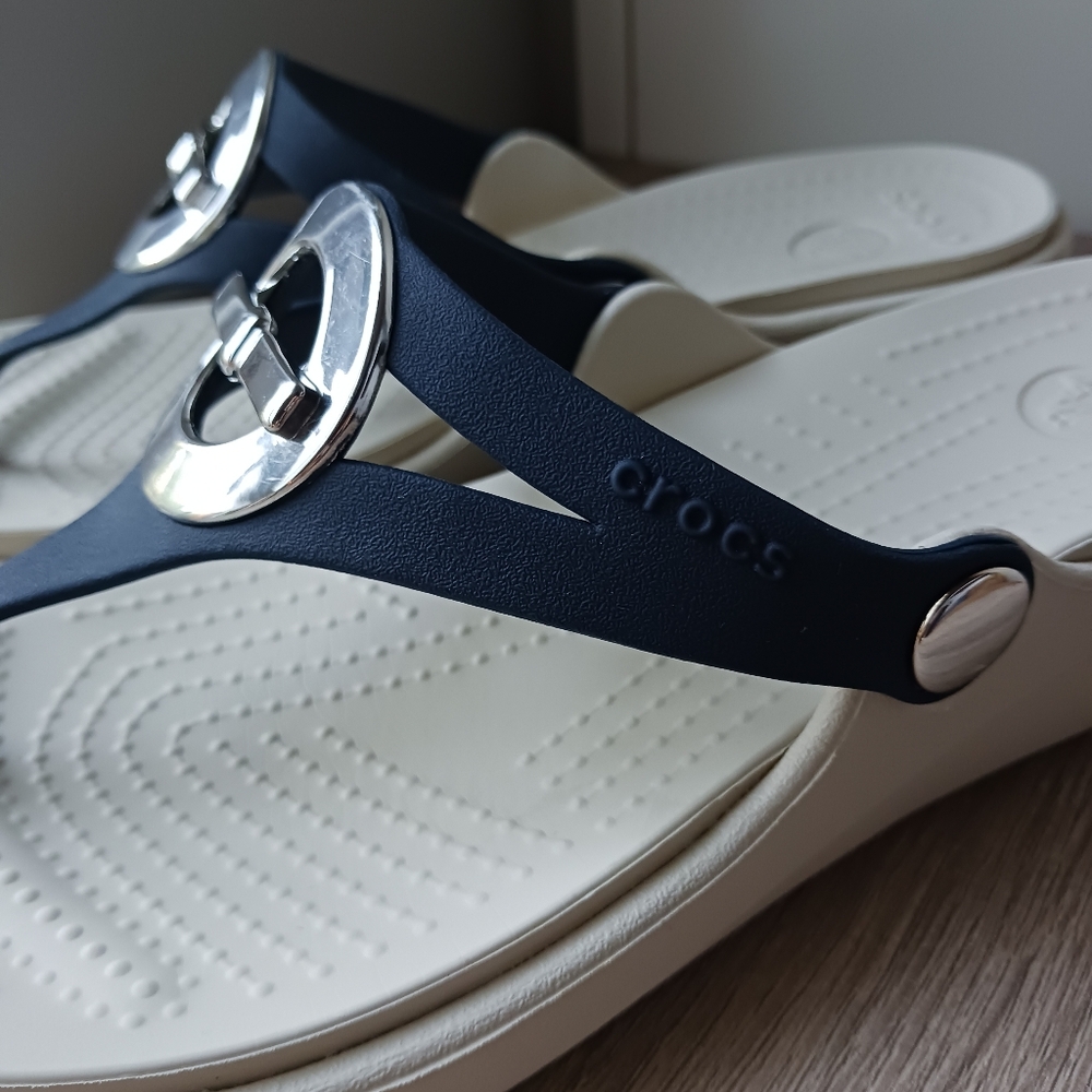🌷 Crocs Sanrah Wedge Flip Flop Sandals - Picture 12 of 16
